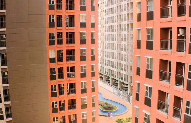 Stunning And Comfy Studio Apartment Transpark Juanda - Photo 25