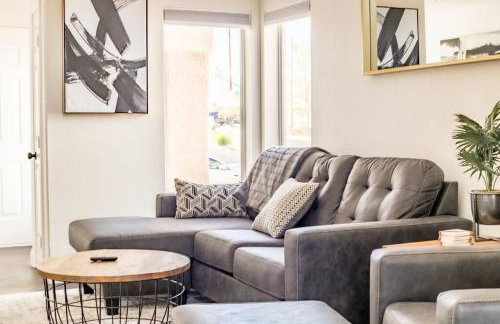 Gorgeous home away from home 3 bed 3 bath W/ pool - Foto 39