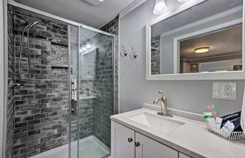 Couples Retreat with Lake and Mtn Views, Fire Pit - Foto 18