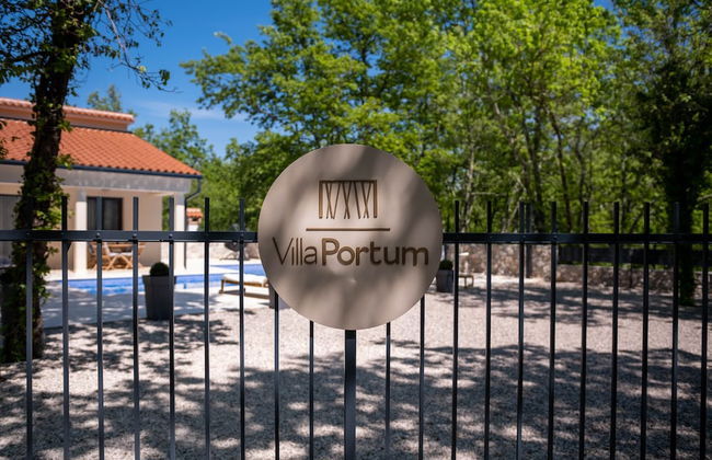 Villa PORTUM - Where Serenity & Comfort meet, Luxurious Woodland Retreat with Private Heated Pool & Amenities - Foto 43