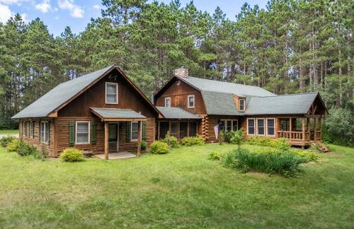 8BR 5BA Huge Dog Friendly Log Cabin near Wisconsin Dells and Lake sleeps 25plus - Foto 1