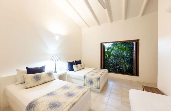 w Spacious 5BR Villa at Mesa de Yeguas - Photo 12