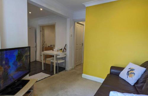 Luxurious & Sunny Garden Flat near Pinner Station - Foto 12
