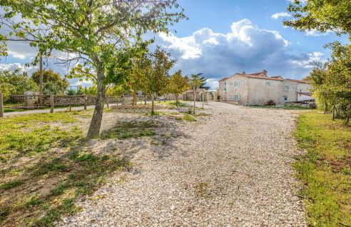 Gorgeous Apartment In Zminj With Wifi - Photo 12