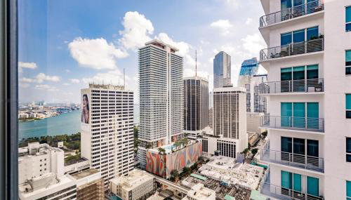 Exclusive Condo w Beautiful City Views and Full Amenities! - Foto 1