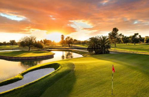 Sleek Phoenix Condo Walk to Biltmore Fashion Park - Foto 39