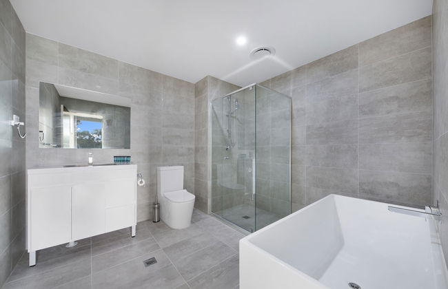 Wentworthville 2 Bedrooms 2 Bathrooms with Free Parking by KozyGuru - Foto 8