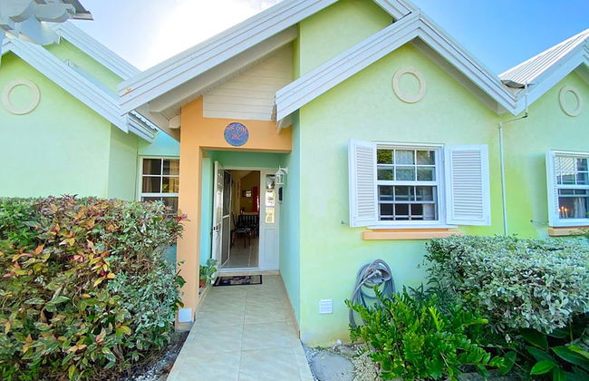 The Gem is Located a few Minutes Walk to the Gorgeous Bottom Bay Beach - Foto 11