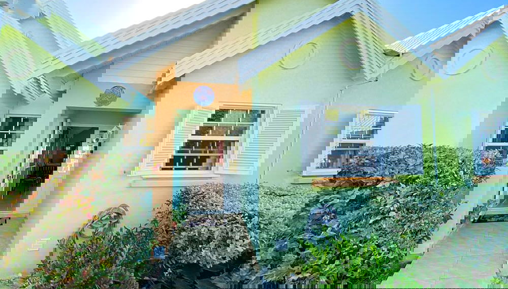 The Gem is Located a few Minutes Walk to the Gorgeous Bottom Bay Beach - Foto 1, Imagen principal