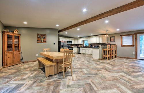 Spacious Kunkletown Home with Full Game Room and Deck! - Foto 6