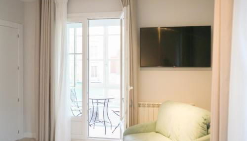 APARTAMENTOS LA FLORA BURGOS todos con aire acondicionado y ascensor - Foto 3