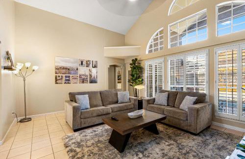 Peaceful West: 4BR Dusk Haven - Foto 10