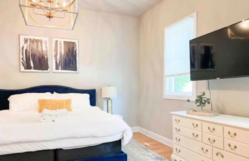 Pet-Friendly 4BR Family Home with Fenced Yard - Foto 20