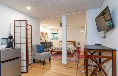 Cozy Private Apt near Downtown - Photo 8