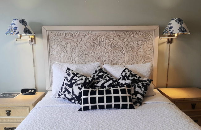 The New Star Motel with Studio-Kitchens: 1950s Extended-Stay Lodging and Retreat Center - Photo 1