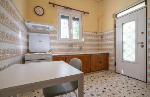 Retro 2-Bdrm House Near Metro in Heraklion by ΜΡS - Foto 32