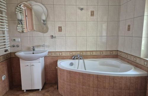 Luksusówka Gajowego nad jeziorem - Photo 33