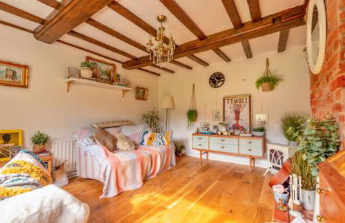 Charming 17th Cent Secluded Country Cottage Garden - Pass the Keys - Photo 11