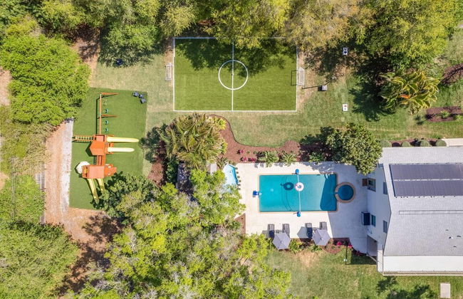 Luxe Largo Retreat: Pool, Games, Basketball & More - Foto 8