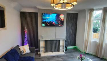 Entire home in Leeds, Free WiFi, 3 Car Parking - Foto 2