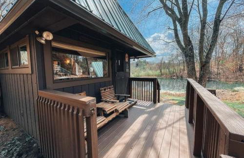 Edgewater Escape, Hocking Hills, Hot Tub, Pond - Photo 16