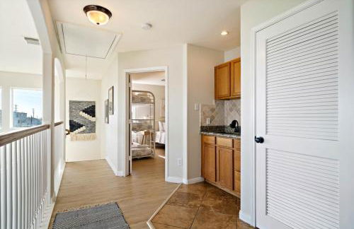 Beach house with large deck and patio - Foto 31