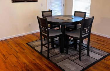 3-Bedroom Apt 5 miles AirPort - Foto 4