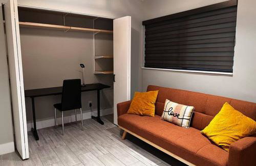 Luxurious Westchester Home Near Miami Clinics - Photo 27