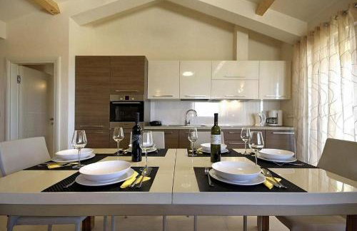 Einzigartige Villa mit Salzwasserpool, Panoramablick, Bikes, Trampolin, Tischtennis - Foto 14