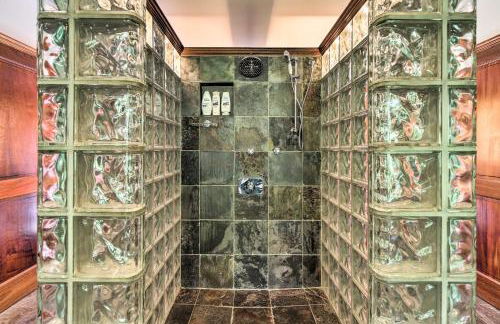 Lovely Brookfield Home with Private Deck and Views - Foto 13