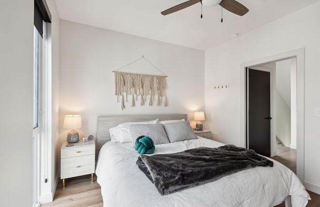 New Modern Townhome With Rooftop Patio 2 Bedroom Townhouse by RedAwning - Foto 3