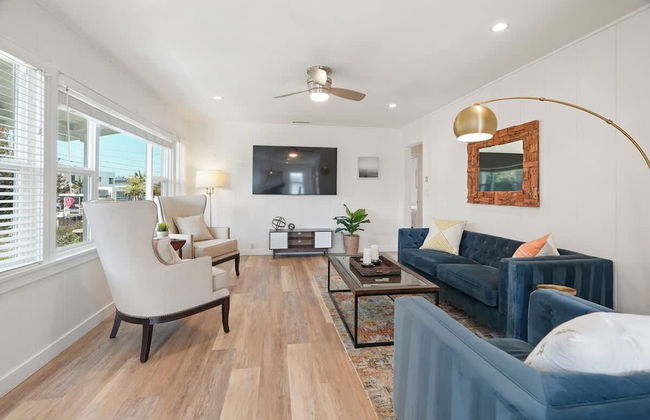 Coastal Palm Haven - With Hot Tub - Foto 16