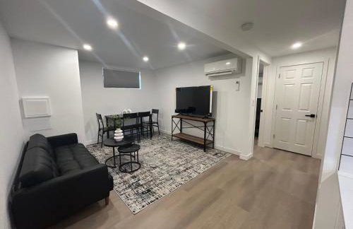 2 bedrooms & Studio near Downtown, Airport, stadiums, light rail, train - Photo 2