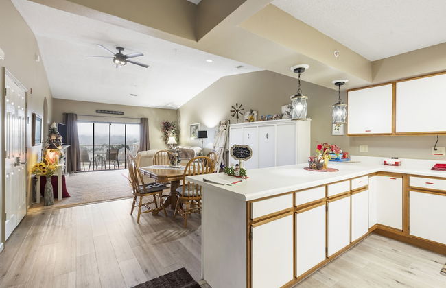 Jim and Roses Cozy Condo 15 Min to Downtown! - Photo 9