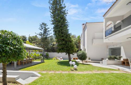 Luxury Villa with Pool, BBQ & Garden in Vouliagmeni - Foto 60