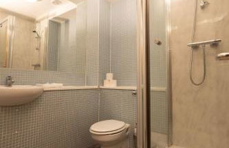 Muirhouse 2BR Apartment with Free Parking - Foto 20