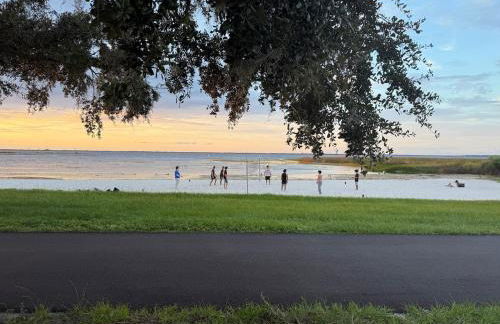 Family retreat with lake views and near Disney - Foto 1