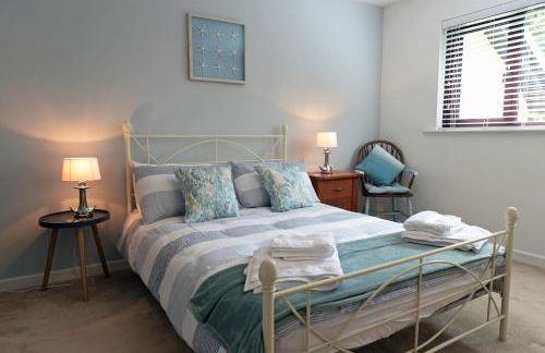 Valley Retreat - Peaceful Location, Walk to Beach, Parking - Photo 46