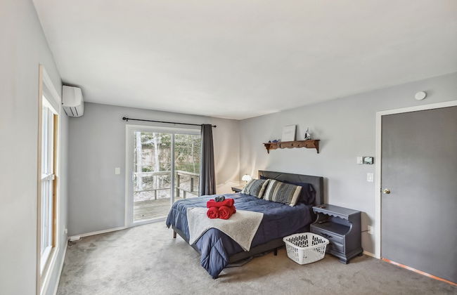 Poconos Chalet Newly Renovated, Great Location 4 Bedroom Home by RedAwning - Foto 4