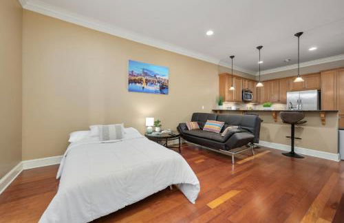 Glamorous 1BR Condo 200ft to St. Thomas Hospital - Foto 3