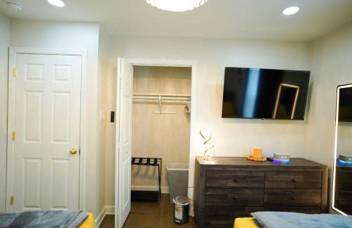 Modern Luxe Retreat -Heart of Chesterfield - Foto 31