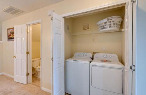 Central and Spacious Townhome in Greensboro! - Foto 26