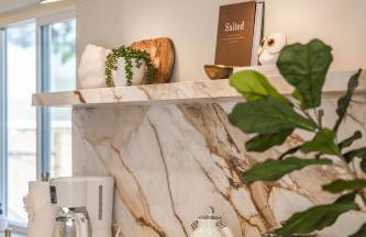 @ Marbella Lane - Vibrant & Chic Designer Home - Photo 35