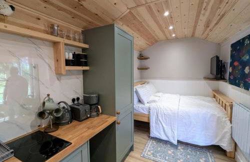 The Rodney Shepards hut - Photo 8