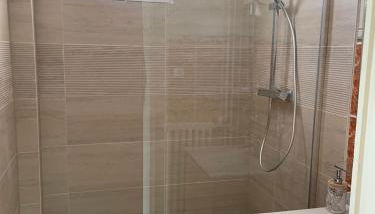 Appartement à 2km du circuit, proche tram, accès direct du circuit en tram en 5 mn - Foto 3, Shower