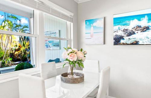 100 Steps to beach access - 5 minute walk to the Village - Private Porch - Foto 5