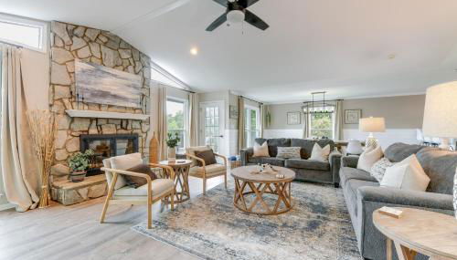 Lakefront Sherrills Ford Haven with Boat Dock! - Foto 4