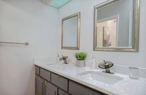 Ultimate Getaway with Pool and Games - Foto 9