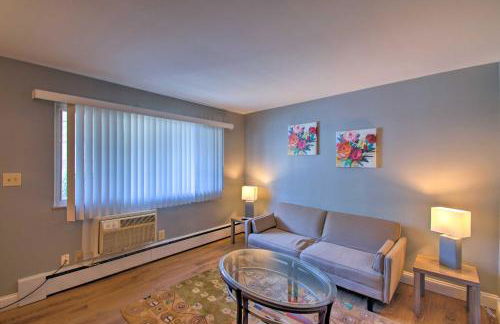 Lakefront Apartment with Patio on Lake St Clair - Foto 5