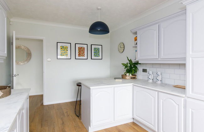 Coastal Retreat for 8 With Hot Tub - Walk to Beach - Foto 69